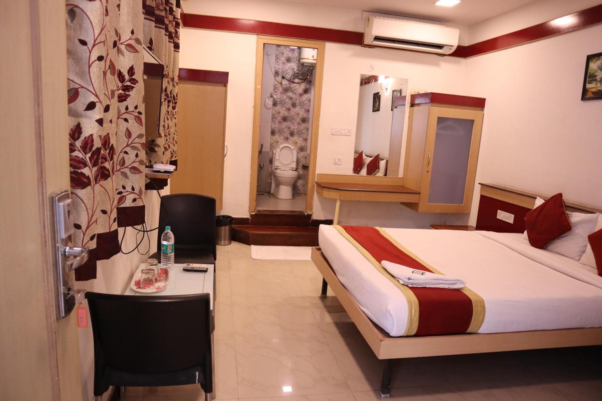 Sri Sai Ram Suites Bangalore Exterior foto