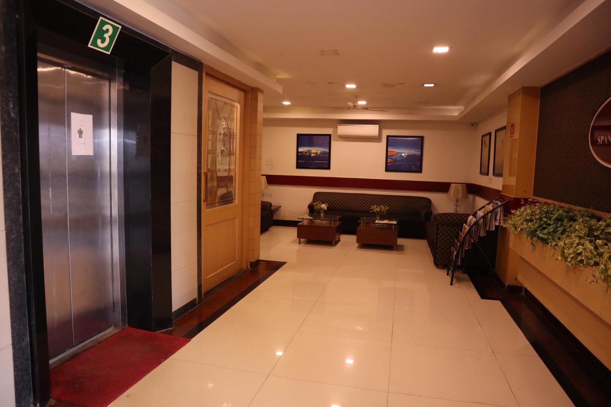 Sri Sai Ram Suites Bangalore Exterior foto