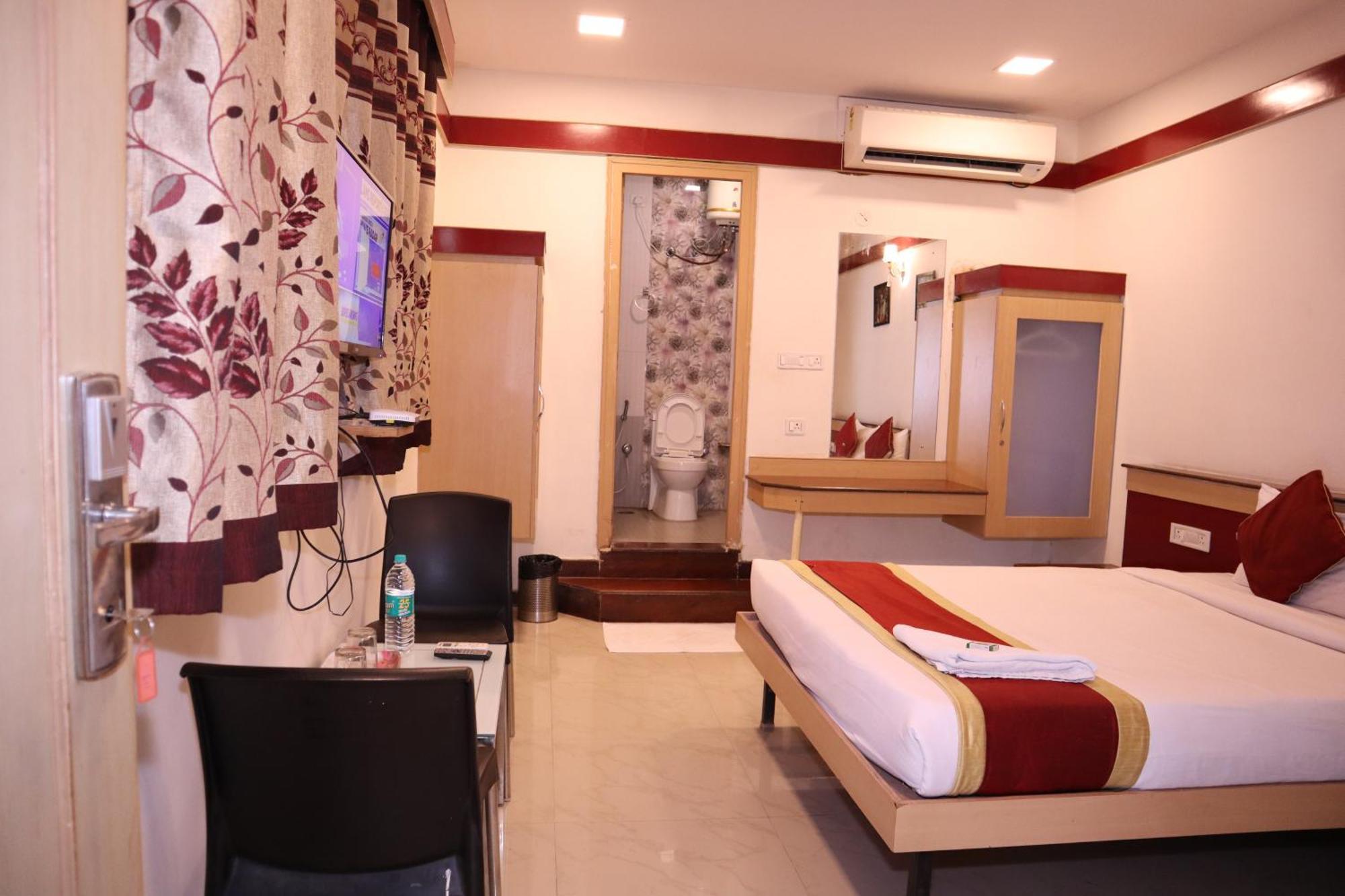 Sri Sai Ram Suites Bangalore Exterior foto