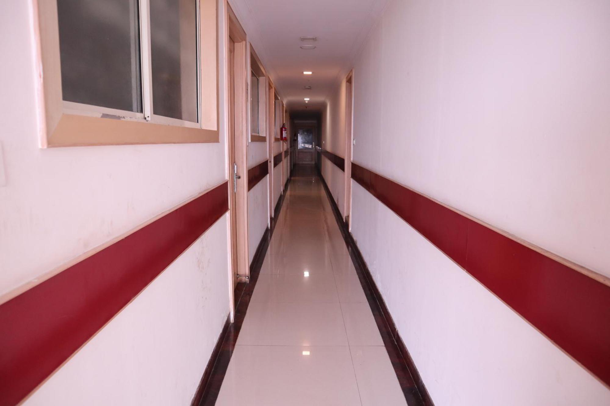 Sri Sai Ram Suites Bangalore Exterior foto